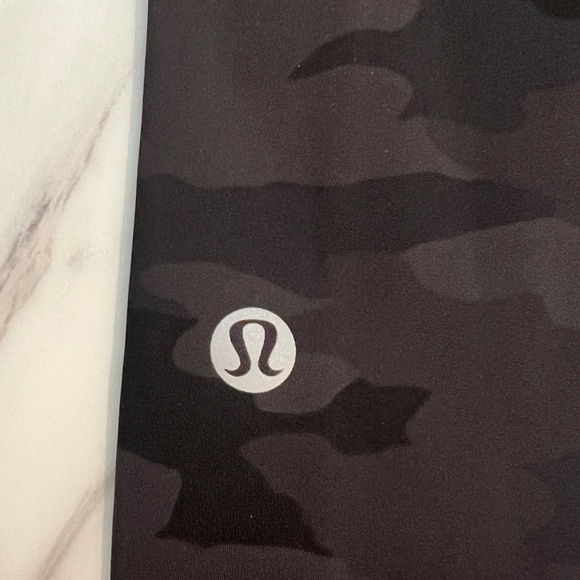 Lululemon Athletica Camo Leggings Size 6 - Picture 4 of 6